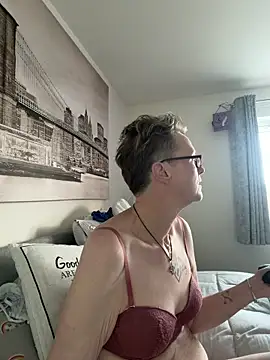 Snapshot of Curvy-Jinx chatting on 02.17.26 Curvy-Jinx online show from 02.17.26