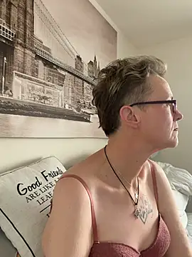 Snapshot of Curvy-Jinx chatting on 02.20.26 Curvy-Jinx online show from 02.20.26