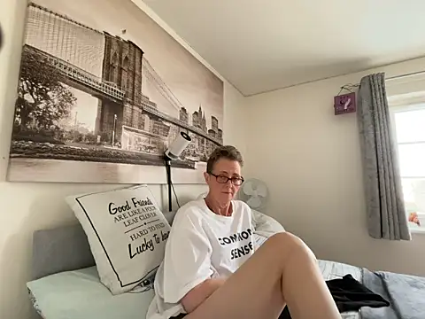 Snapshot of Curvy-Jinx chatting on 03.16.26 Curvy-Jinx online show from 03.16.26