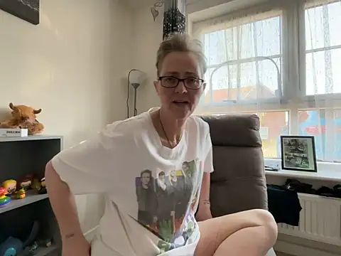 Snapshot of Curvy-Jinx chatting on 03.19.26 Curvy-Jinx online show from 03.19.26