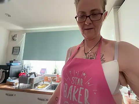 Snapshot of Curvy-Jinx chatting on 03.20.26 Curvy-Jinx online show from 03.20.26