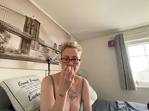 Snapshot of Curvy-Jinx chatting on 03.30.26 Curvy-Jinx online show from 03.30.26