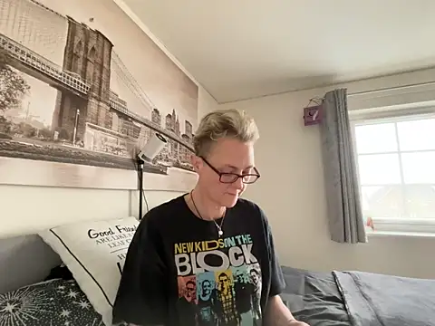 Snapshot of Curvy-Jinx chatting on 03.31.26 Curvy-Jinx online show from 03.31.26