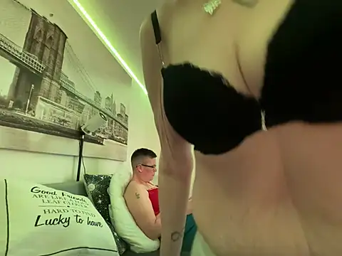 Snapshot of Curvy-Jinx chatting on 04.04.26 Curvy-Jinx online show from 04.04.26