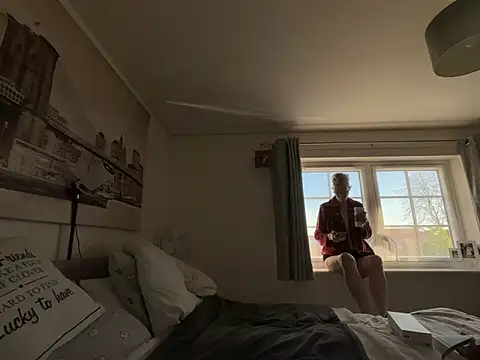 Snapshot of Curvy-Jinx chatting on 04.14.26 Curvy-Jinx online show from 04.14.26