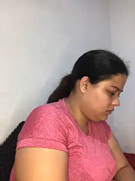 Snapshot of luisahot_9727 chatting on 02.20.26 luisahot 9727 online show from 02.20.26