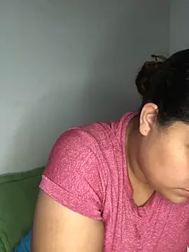 Snapshot of luisahot_9727 chatting on 02.21.26 luisahot 9727 online show from 02.21.26