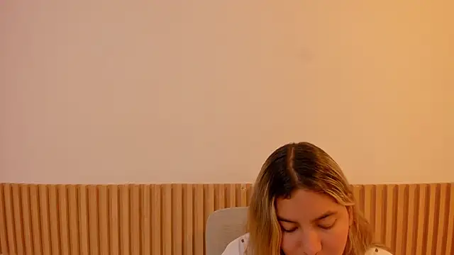 Snapshot of OliviaSweett chatting on 05.27.26 OliviaSweett online show from 05.27.26