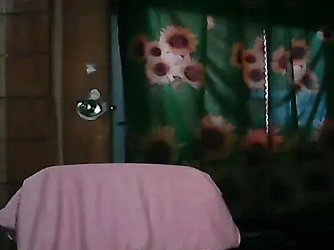 Snapshot of CreamyPussy4uxx chatting on 11.18.25 CreamyPussy4uxx online show from 11.18.25