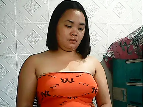 Snapshot of CreamyPussy4uxx chatting on 02.19.26 CreamyPussy4uxx online show from 02.19.26