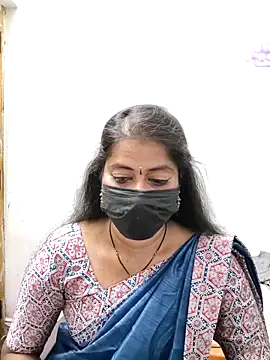 Snapshot of tamil_Sigappu_Roja chatting on 03.10.26 tamil Sigappu Roja online show from 03.10.26