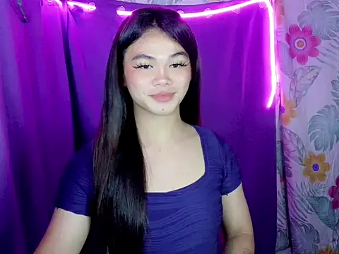 Snapshot of caramiya chatting on 05.26.26 caramiya online show from 05.26.26