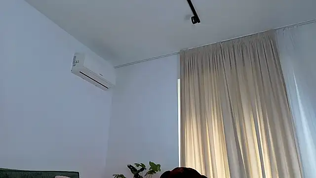 Snapshot of EmaHallee chatting on 06.16.26 EmaHallee online show from 06.16.26