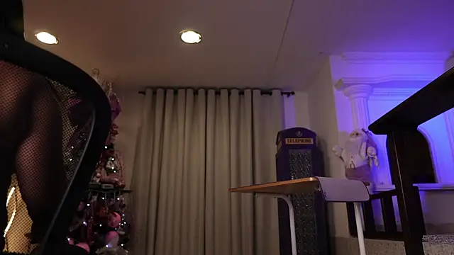 vaniaa95 online show from 12.15.25