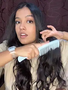 Snapshot of Camila_Bustamante chatting on 10.13.25 Camila Bustamante online show from 10.13.25