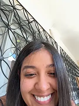 Snapshot of Camila_Bustamante chatting on 10.21.25 Camila Bustamante online show from 10.21.25