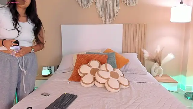 Snapshot of Camila_Bustamante chatting on 02.18.26 Camila Bustamante online show from 02.18.26