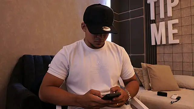 Snapshot of Thiago_Valente chatting on 05.30.26 Thiago Valente online show from 05.30.26