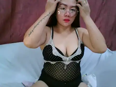 Snapshot of WildPussy4uxx chatting on 10.04.25 WildPussy4uxx online show from 10.04.25