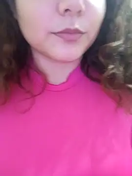 Snapshot of Theredcorazon chatting on 12.20.25 Theredcorazon online show from 12.20.25