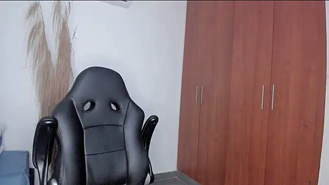 Snapshot of Pier_Simons chatting on 04.04.26 Pier Simons online show from 04.04.26