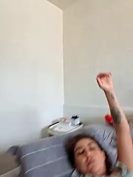 Snapshot of KatyPerra2 chatting on 04.10.26 KatyPerra2 online show from 04.10.26