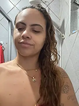 Chloe Leaozinho online show from 04.16.26