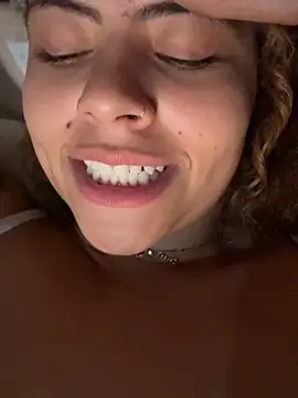 Chloe Leaozinho online show from 05.16.26