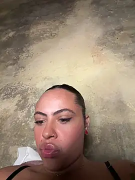 Chloe Leaozinho online show from 05.22.26