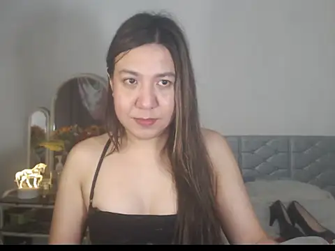 stellahugeX online show from 12.20.25