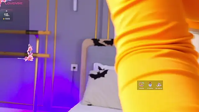 Snapshot of LanaElise chatting on 10.24.25 LanaElise online show from 10.24.25