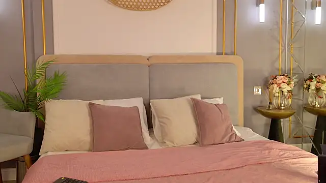 Snapshot of LanaElise chatting on 11.23.25 LanaElise online show from 11.23.25