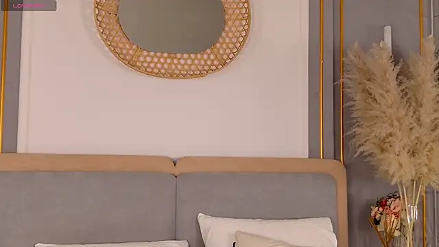 Snapshot of LanaElise chatting on 11.25.25 LanaElise online show from 11.25.25