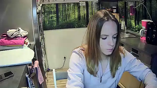 Snapshot of SexyMilf_37 chatting on 09.27.25 SexyMilf 37 online show from 09.27.25