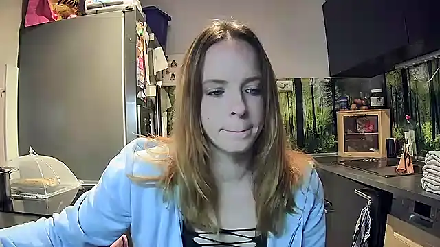 Snapshot of SexyMilf_37 chatting on 09.30.25 SexyMilf 37 online show from 09.30.25