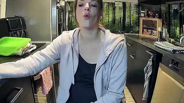 Snapshot of SexyMilf_37 chatting on 10.07.25 SexyMilf 37 online show from 10.07.25