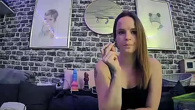 Snapshot of SexyMilf_37 chatting on 10.28.25 SexyMilf 37 online show from 10.28.25