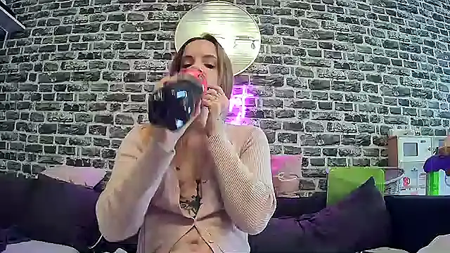 Snapshot of SexyMilf_37 chatting on 11.14.25 SexyMilf 37 online show from 11.14.25