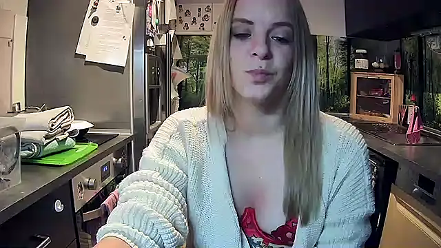 Snapshot of SexyMilf_37 chatting on 11.17.25 SexyMilf 37 online show from 11.17.25