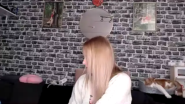 Snapshot of SexyMilf_37 chatting on 11.22.25 SexyMilf 37 online show from 11.22.25