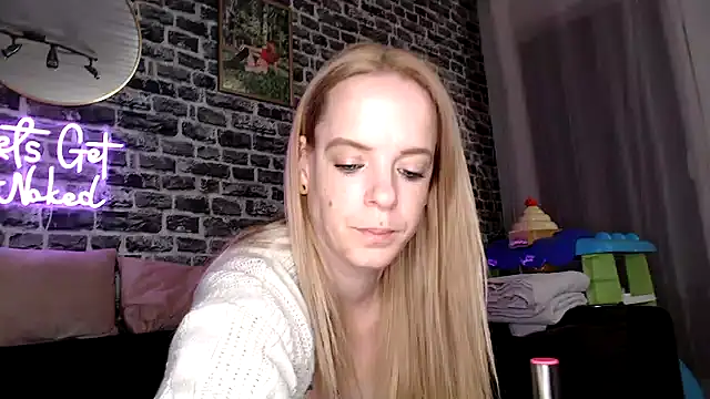 Snapshot of SexyMilf_37 chatting on 11.23.25 SexyMilf 37 online show from 11.23.25