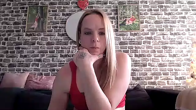 Snapshot of SexyMilf_37 chatting on 12.15.25 SexyMilf 37 online show from 12.15.25