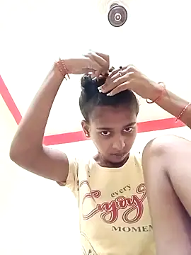 Snapshot of Saniye-143 chatting on 09.18.25 Saniye-143 online show from 09.18.25