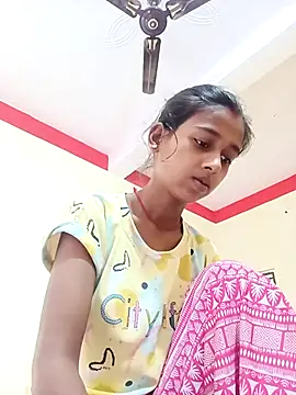 Snapshot of Saniye-143 chatting on 10.05.25 Saniye-143 online show from 10.05.25