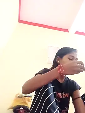 Snapshot of Saniye-143 chatting on 10.08.25 Saniye-143 online show from 10.08.25