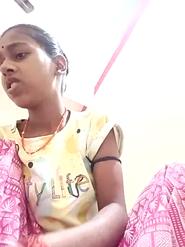 Snapshot of Saniye-143 chatting on 10.15.25 Saniye-143 online show from 10.15.25