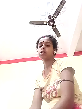 Snapshot of Saniye-143 chatting on 10.17.25 Saniye-143 online show from 10.17.25