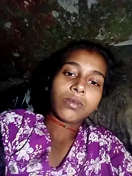 Snapshot of Saniye-143 chatting on 10.31.25 Saniye-143 online show from 10.31.25