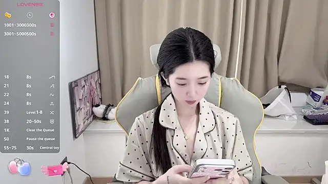 Snapshot of OiOi-666 chatting on 05.28.26 OiOi-666 online show from 05.28.26