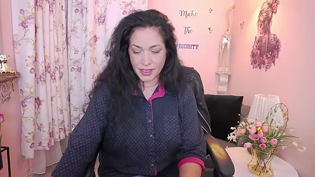 Snapshot of MyLovOne chatting on 05.17.26 MyLovOne online show from 05.17.26